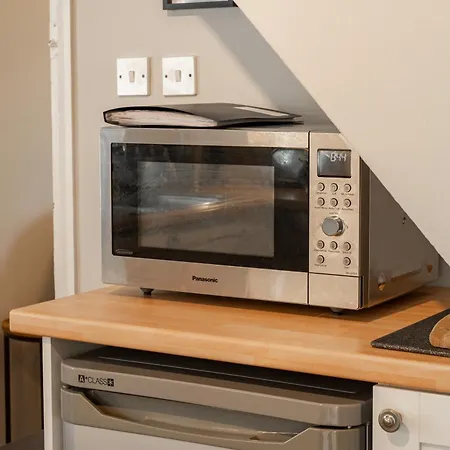 Cosy 2 Bed Cottage In Charming Village Of Christleton - For Up To 5 Exterior photo
