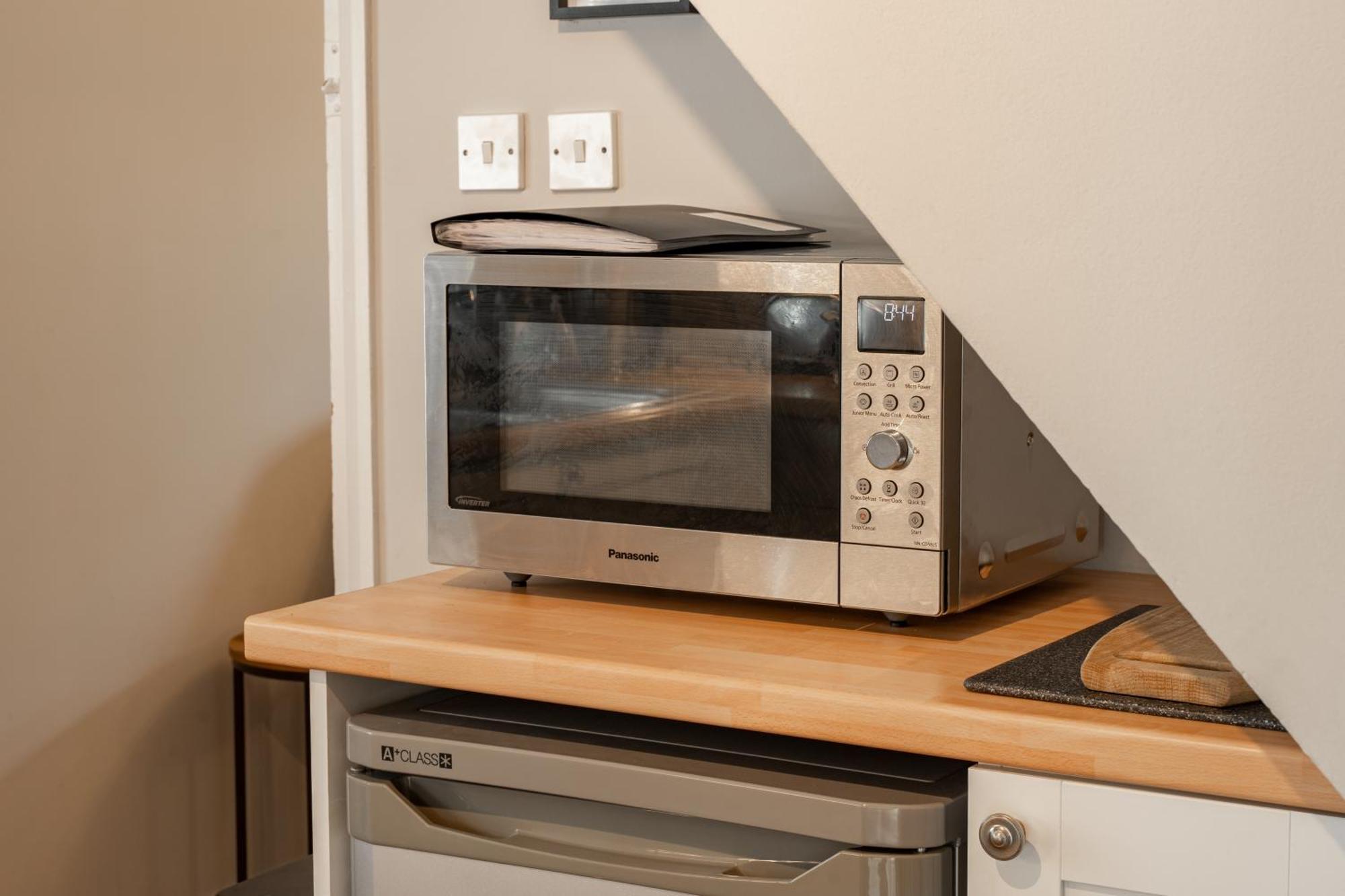 Cosy 2 Bed In Charming Village Of - For Up To 5