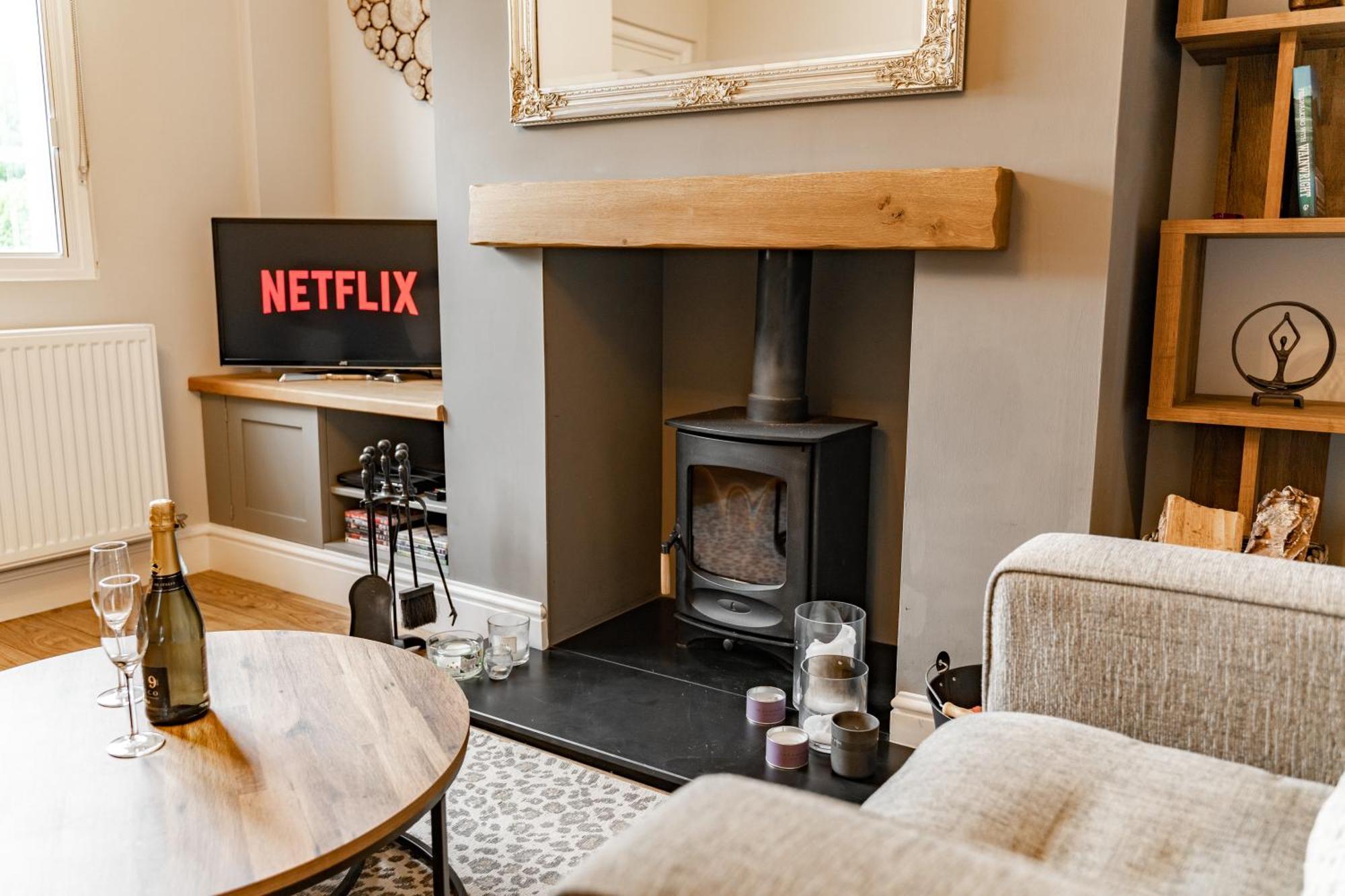 Cosy 2 Bed In Charming Village Of - For Up To 5 *